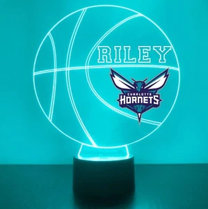 Lámpara de ventilador deportivo LED de baloncesto con luz nocturna Charlotte Hornets personalizada gratuita - Imagen 1 de 11