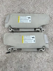 2000-2006 YUKON TAHOE AVALANCHE SUBURBAN SILVERADO SUN VISOR SUNVISOR GREY - Picture 1 of 8