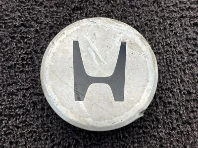 00 01 02 03 Honda S2000 OEM Center Cap 44732-S2A-A00 - Image 1 of 4