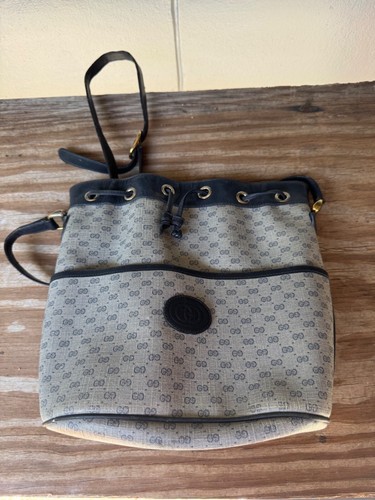 Borsa a tracolla Gucci vintage GG Supreme secchiello con coulisse