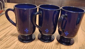 Lote de 3 tazas Libbey de vidrio azul cobalto con pedestal de café irlandés 8 oz - Imagen 1 de 3