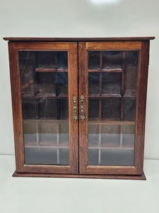Mueble de pared de madera vintage con puertas de vidrio exhibición de colección de 16”x20” - Imagen 1 de 10