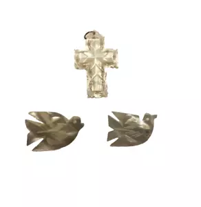 Vintage MOTHER of PEARL Set of 2 Carved BIRD Brooches And Cross Pendant - Picture 1 of 9