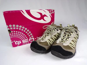 GEN-X ALTITUDE WATERPROOF LOW HIKERS SHOES WOMENS 10 BROWN LUGS ORIGINAL BOX e22 - Picture 1 of 12