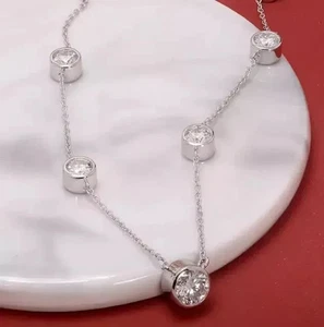 Conjunto de bisel de diamantes redondo creado en laboratorio de 4,0 quilates collar para mujer enchapado en oro blanco de 14 k - Imagen 1 de 4