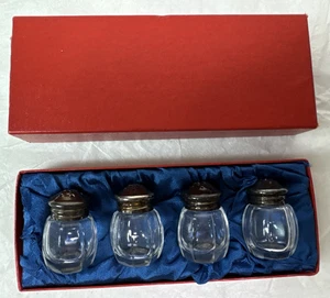 Vintage Leonard Set of Four Silver Plated Sale & Pepper Shakers New Old Stock - Picture 1 of 12