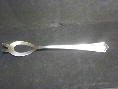 Manchester Sterling Mary Warren PIERCED SOLID  OLIVE SPOON  6 1/4" 15g  No Mono - Image 1 of 3