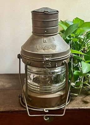 AHOY! VINTAGE ANCHOR BRAND SHIPS LANTERN LAMP  GREAT COLOR ! COMPLETE ORIGINAL! - Image 1 of 4