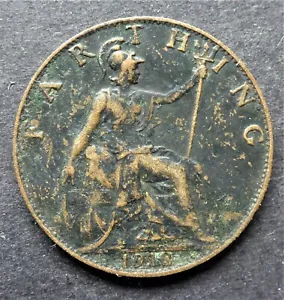 GROSSBRITANNIEN 1917 BRONZE FARTHING 104 JAHRE ALTE DOSE. VERSAND $1,99 KAMM. SCHIFF - Bild 1 von 2