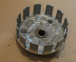 YAMAHA YZ250F 2001 CLUTCH BASKET FREE DOMESTIC SHIPPING - Picture 1 of 1