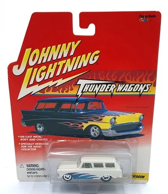 Johnny Lightning escala 1/64 457-01 Thunder Wagon Custom Rambler Wagon - blanco Foto 1 de 4