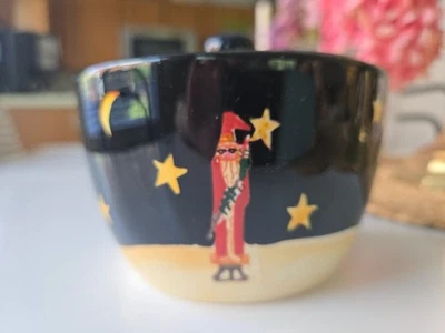 Cuenco de cerámica certificado International Midnight Santa con tapa - Santa & Stars Foto 1 de 4