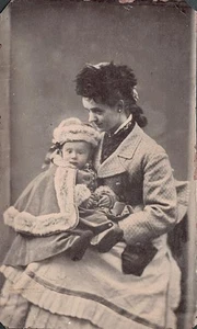 ORIGINAL VIKTORIANISCHES Farbbild / Ferrotype Foto um 1860 MUTTER & BABY PORTRAIT - Bild 1 von 4