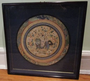 Älteres chinesisches Waschbecken handgenähtes rundes Wandteppich Rangabzeichen mit Qilin, um 1930 - Bild 1 von 8