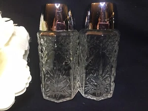 Vintage Anchor Hocking Clear Pressed Glass Salt Pepper Shakers in Wire Basket 4" - Picture 1 of 1