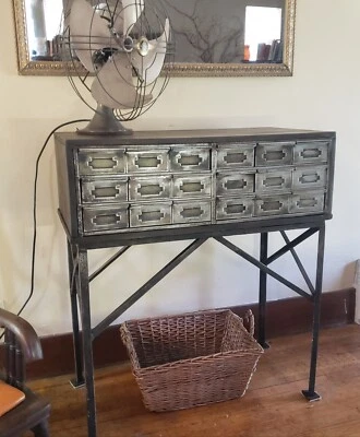 Armario/mesa industrial vintage de metal 18 cajones  Foto 1 de 4