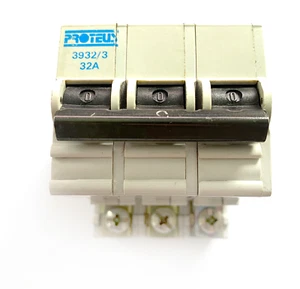 Disyuntor MCB fase 3 polos Proteus Geyer 3932/3 tipo 3 32A 32 amperios - Imagen 1 de 2