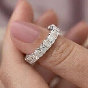Banda de boda eterna con diamantes de corte radiante de 3,00 quilates chapada en oro blanco 14 K - Imagen 1 de 9