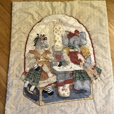 DISNEY KINGDOM BEBÉ/NIÑO ACOLCHADO A MANO EDREDÓN/MANTA/COLGANTE DE PARED PARA GUARDERÍA Foto 1 de 4