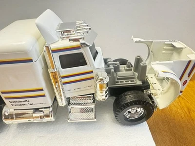 ERTL 四图形半卡车 Peterbilt 14 轮车 — 第 1/4 张图片
