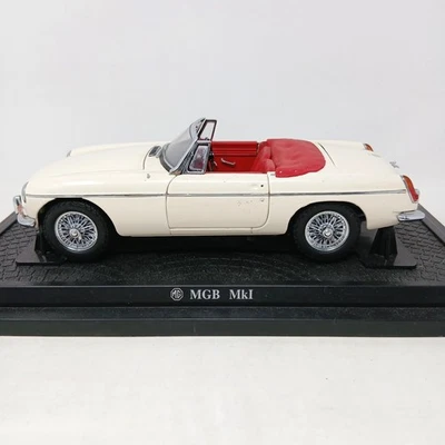 Kyosho MG MGB MKI CREAM 1/18 SCALE [DAMAGED] - Image 1 of 4