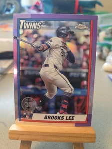 2025 Topps Chrome Brooks Lee RC Rookie 1990 35 aniversario insertar refractor SP - Imagen 1 de 2