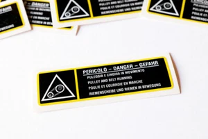 Adesivo PERICOLO CINGHIA Alfa Romeo 33 Duetto IV GTV Spider 916 155 156 Delta - Foto 1 di 1