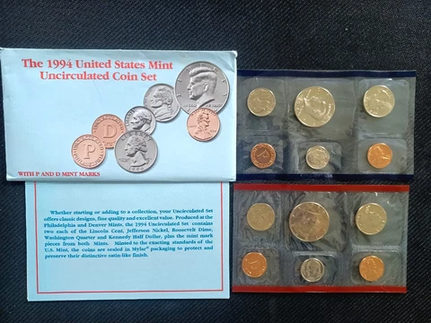 1994 P and D United States Mint Uncirculated 10 Coin Set Cover