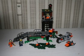 LEGO 8632 Mission 2: Swamp Raid (Agents), 2008, OBA Excellent
