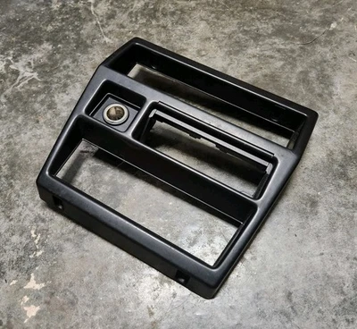 Nissan D21 Pickup Pathfinder 1986-1994 OEM radio central bisel embellecedor 68260-01G00 Foto 1 de 4