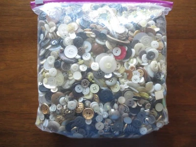 5 lbs. 6 oz. Antique/Vintage BUTTON COLLECTION for Craft Projects - Image 1 of 4