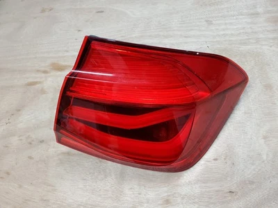 BMW F30 320i 330i 340i 2016-2018 exterior lado del pasajero luz trasera LED fabricante de equipos originales Foto 1 de 4