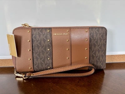 Cartera continental Michael Kors grande con tachuelas y logotipo de firma marrón Foto 1 de 4