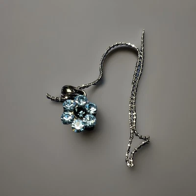 Cadena y colgante, cadena de plata con cristales azules, en forma de flor Foto 1 de 4