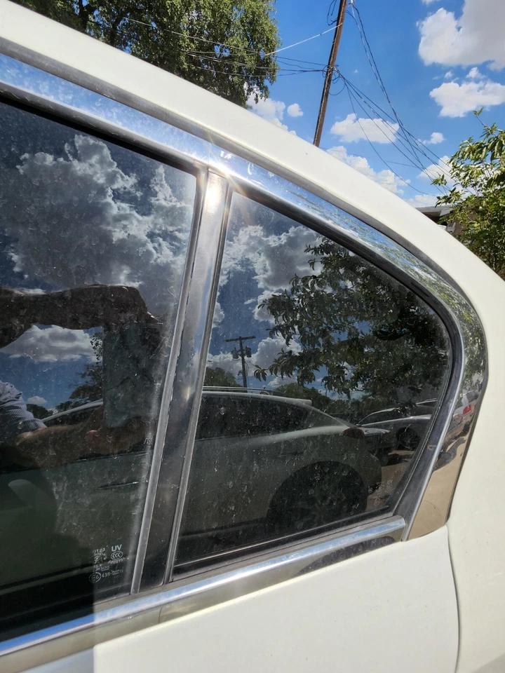 INFINITI EX35 QX50 2008 2009 2010 2011 2012 2016 2017 PUERTA TRASERA IZQUIERDA VENTILACIÓN CRISTAL Foto 1 de 1