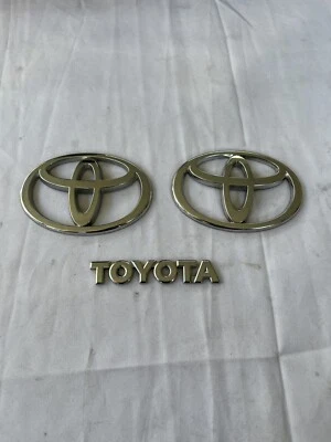 2001 - 2003 TOYOTA PRIUS OEM FRONT & REAR LOGO EMBLEM TOYOTA EMBLEM PR1 - Image 1 of 4