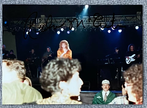 Reba McEntire Signed In Person 3.5x5 Candid Concert Photo - Authentic, RARE Cover