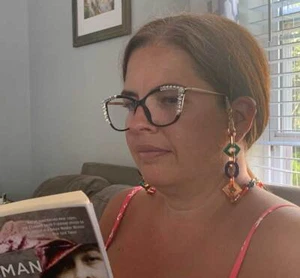 Women's Reading Glasses with Crystals and Chain - Picture 1 of 5