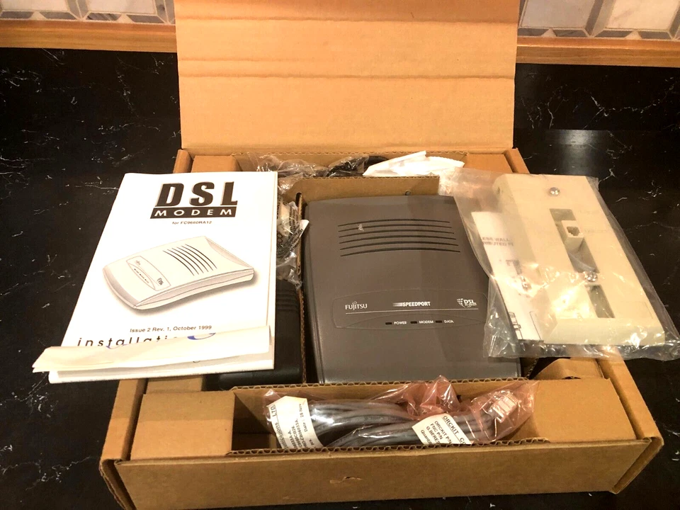 Fujitsu Speedport DSL Modem FC9660RA12-I02 w/ Power Supply & Ethernet Cable - Image 1 of 4