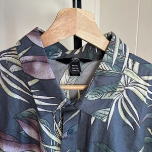 Volcom Warbler Mens Slim Fit XXL Blue Floral Short Sleeve Button Up Shirt NWT - Picture 1 of 9