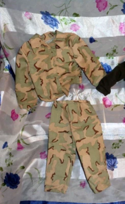 UNIFORME MILITAR 2 PIEZAS - MUÑECAS NIÑO/NIÑA 21" - MUÑECAS MUSCULARES - EXCELENTE Foto 1 de 2