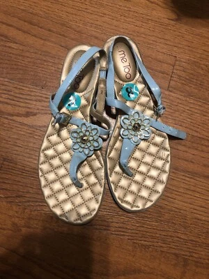 Sandalias planas Adam Tucker By Me Too Cali talla 8M color azul tanga sandalia Foto 1 de 4