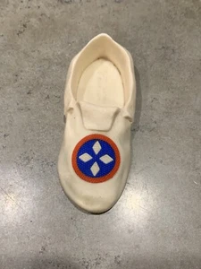 Zapato mocasín de plástico vintage años 60 St. Labre Indian School Ashland, Montana - Imagen 1 de 4