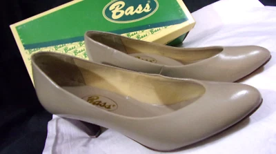De colección. BASS MUJER LEAH VERDE NIEBLA CUERO APILADO GATITO TACÓN ZAPATOS-TALLA 9M-BRASIL Foto 1 de 4