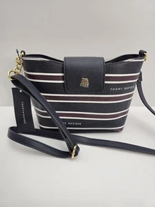 Borsa da donna Tommy Hilfiger a tracolla in pelle a righe blu 69J5583 prezzo al pubblico consigliato - $108 - Foto 1 di 5