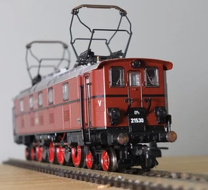 Trix 22442 HO gauge Bavarian EP 5 electric loco in DR brown livery - Picture 1 of 17