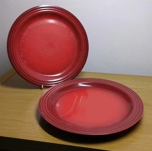 Pair of Used Le Creuset 27cm / 10.5" Dinner Plates Red Cerise Set  - Picture 1 of 9