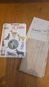 Simplicity 9520 Dog Clothing - Picture 1 of 2