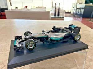Burago F1 1:18 Lewis Hamilton Mercedes W07 2016 in clear showcase - Picture 1 of 17