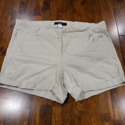 Torrid Womens Shorts Size 22 Khaki Beige Beach Summer Mid-Rise Cuffed Pockets - Image 1 of 4